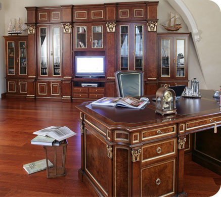 Vip дизайн интерьера в классическом стиле (кабинет). Библиотека создана по эскизам автора. Письменный стол Francesco Malon. Люстра Passoni.